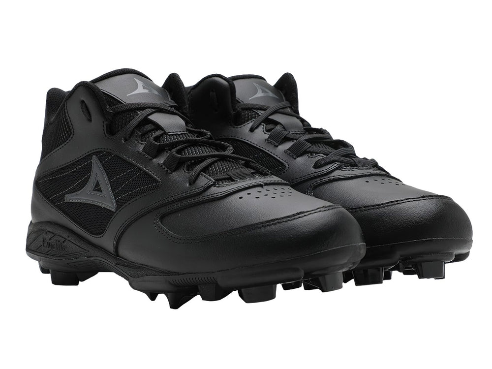 Zapato de béisbol marca Pirma en color negro con suela de tacos y acabado sintético mate.