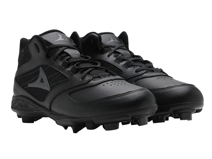 Zapato de béisbol marca Pirma en color negro con suela de tacos y acabado sintético mate.