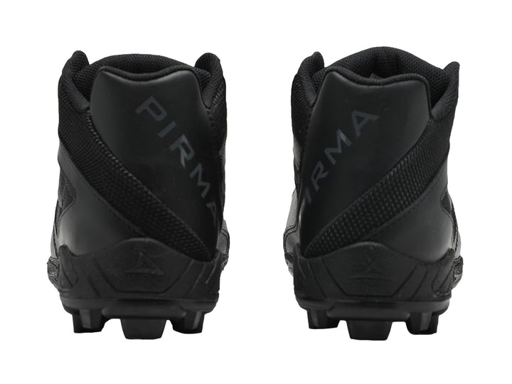 Zapato de béisbol marca Pirma en color negro con suela de tacos y acabado sintético mate.
