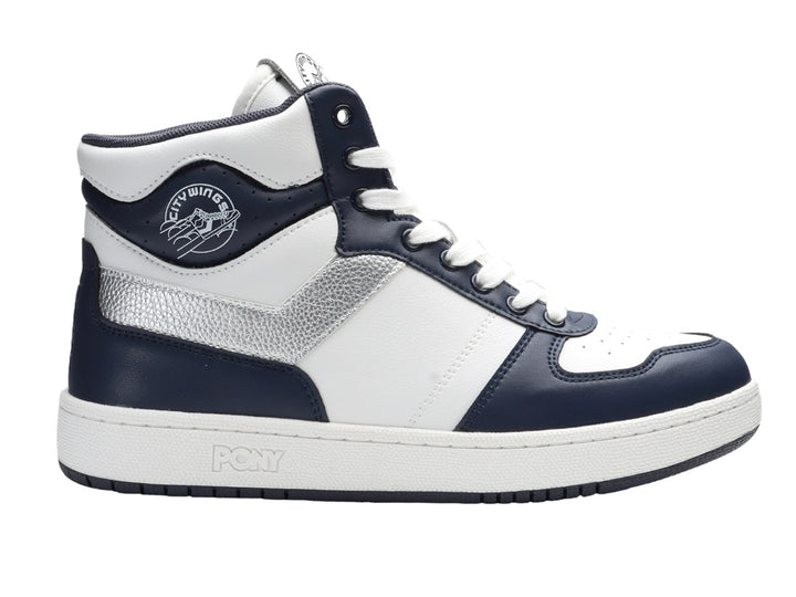 Tenis PONY City Wings Hi en colores blanco y azul marino con detalles plateados y suela blanca.