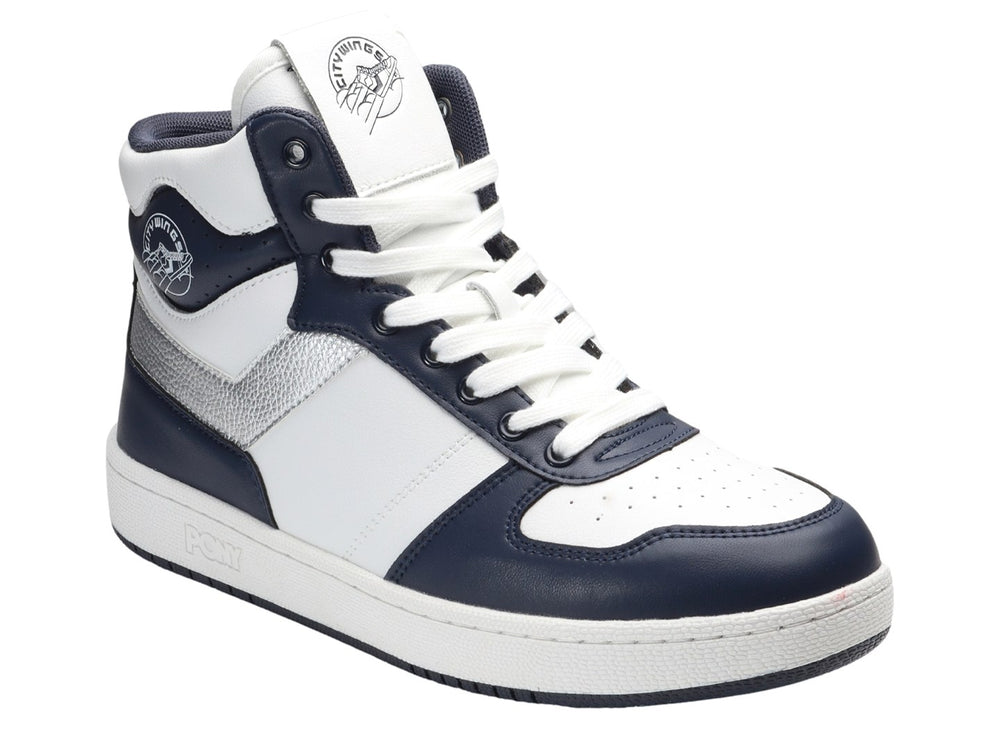 Tenis PONY City Wings Hi en colores blanco y azul marino con detalles plateados y suela blanca.