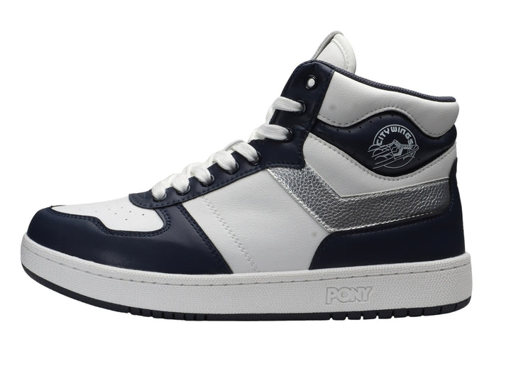 Tenis PONY City Wings Hi en colores blanco y azul marino con detalles plateados y suela blanca.