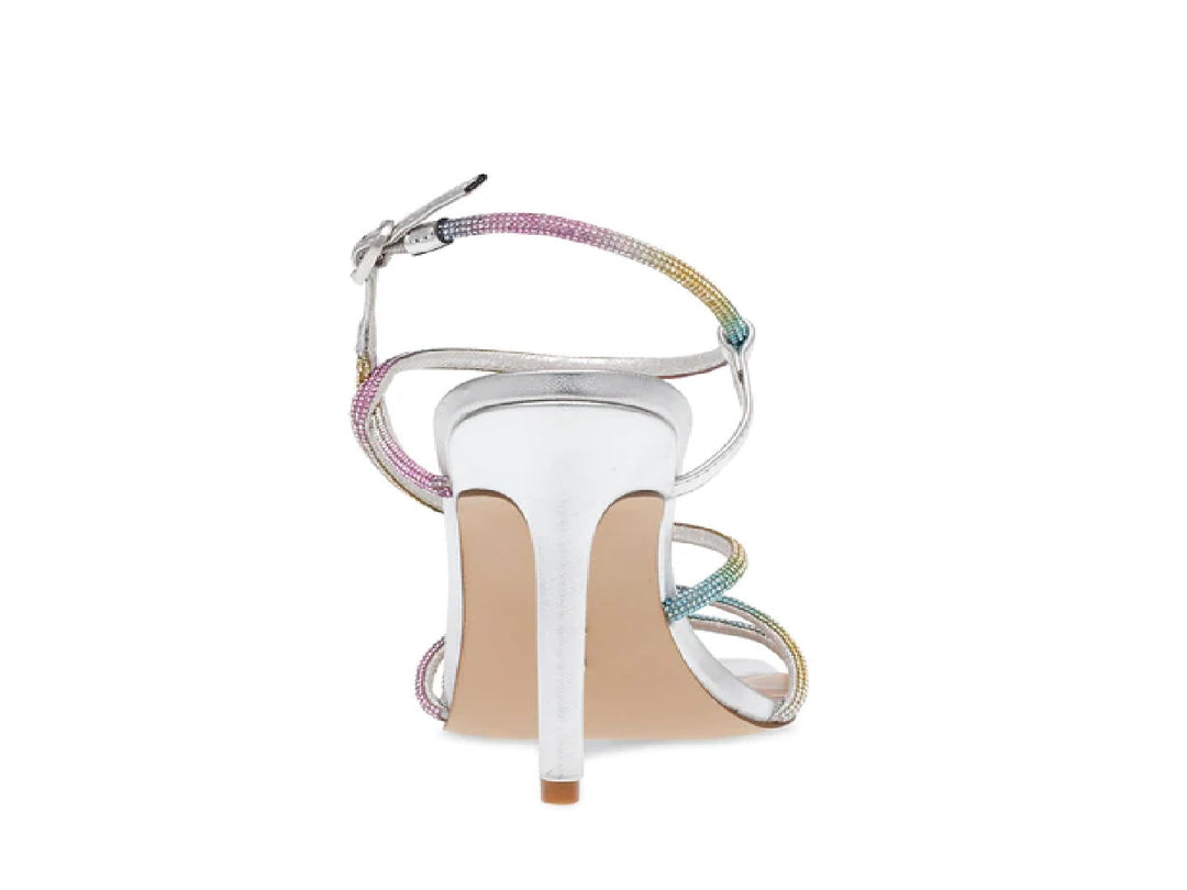 Sandalia plateada de tacón alto Steve Madden con tiras decoradas con cristales multicolores y punta cuadrada.