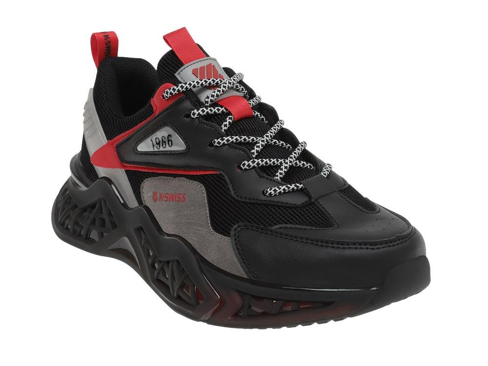 Tenis deportivos K-Swiss color negro con acentos en rojo y gris y suela robusta.