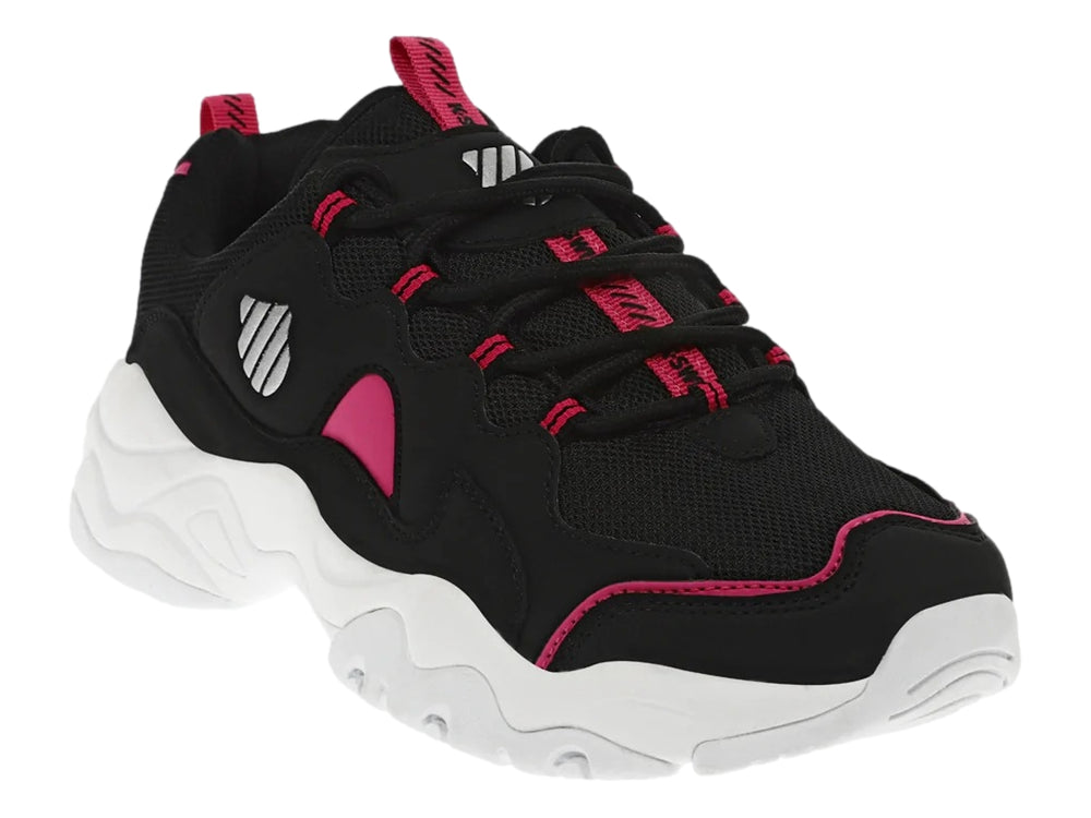 Tenis K-Swiss color negro con suela blanca ancha y detalles en rosa.