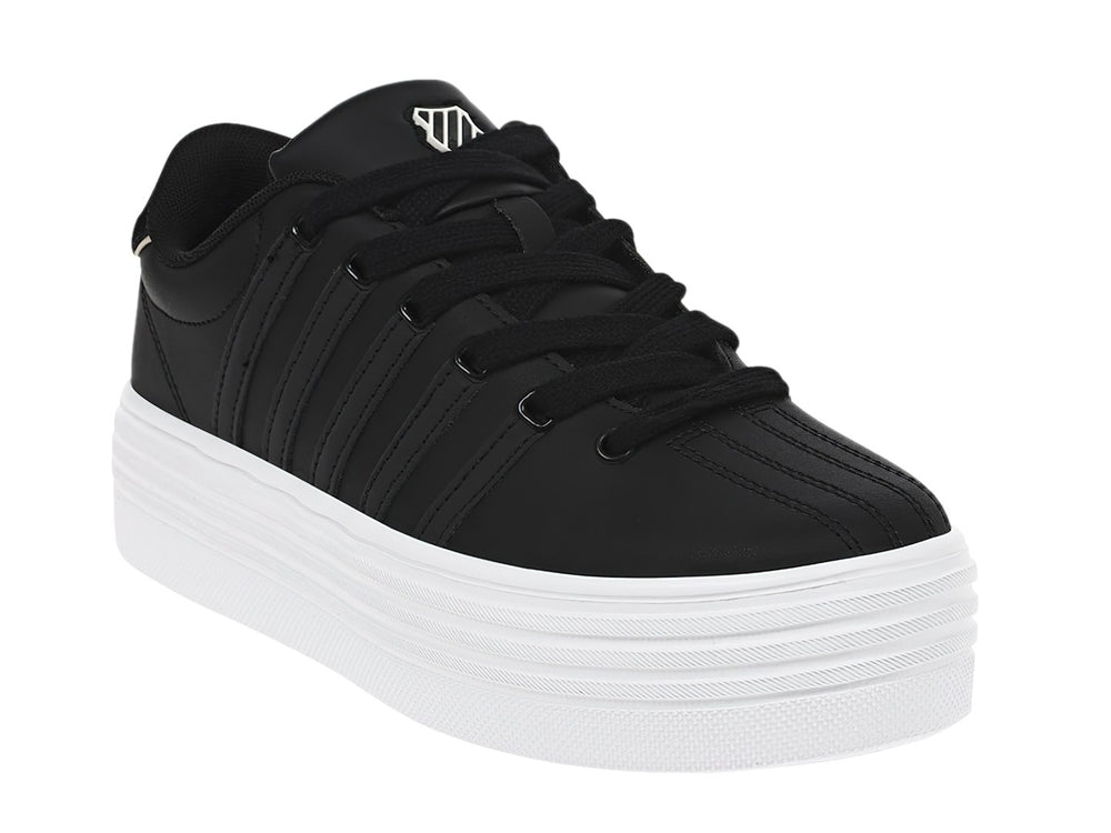 Tenis K-Swiss Court Pro V en color negro con suela de plataforma blanca ancha.