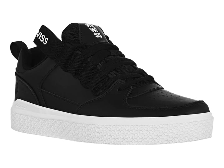 Tenis K-Swiss color negro con suela blanca y correa ajustable en el empeine.