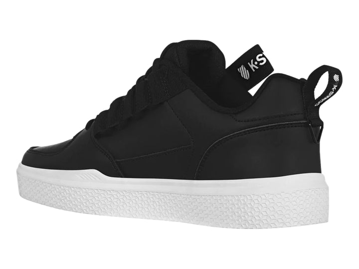 Tenis K-Swiss color negro con suela blanca y correa ajustable en el empeine.