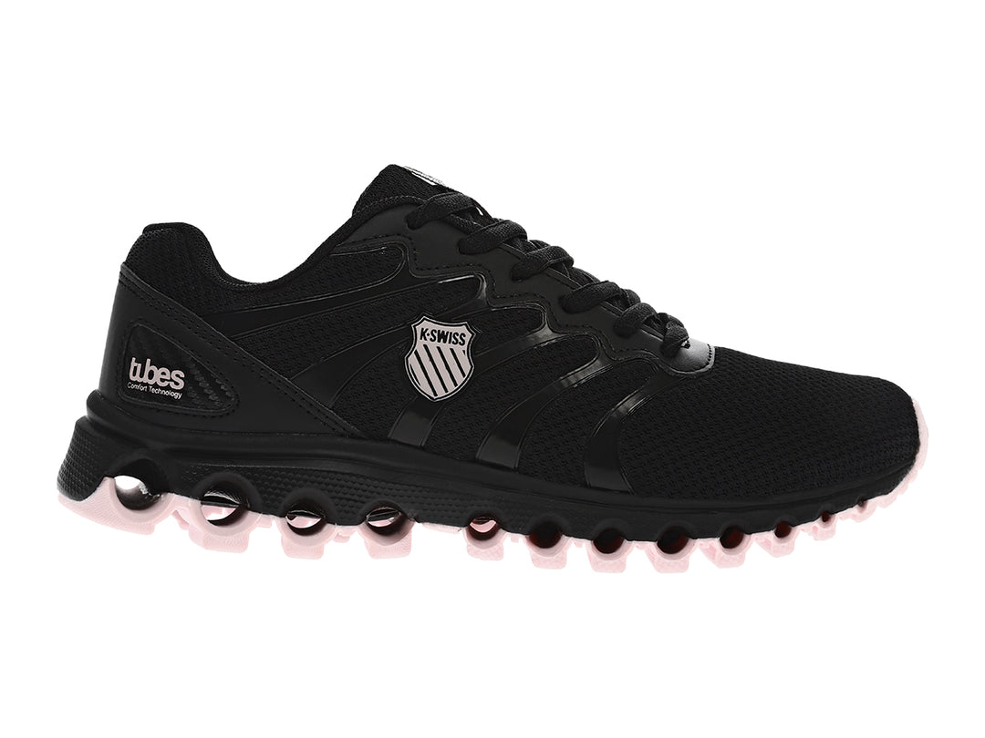 Tenis deportivos K-Swiss color negro con suela de esferas y malla transpirable.