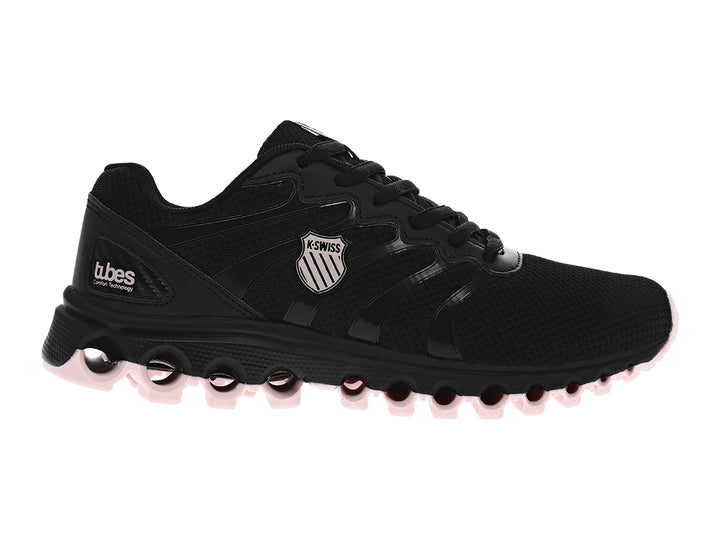Tenis deportivos K-Swiss color negro con suela de esferas y malla transpirable.