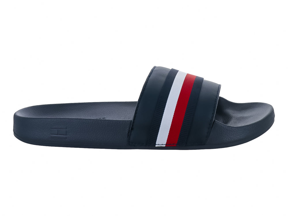 Sandalias Tommy Hilfiger azul marino con franjas blancas y rojas en la correa superior.