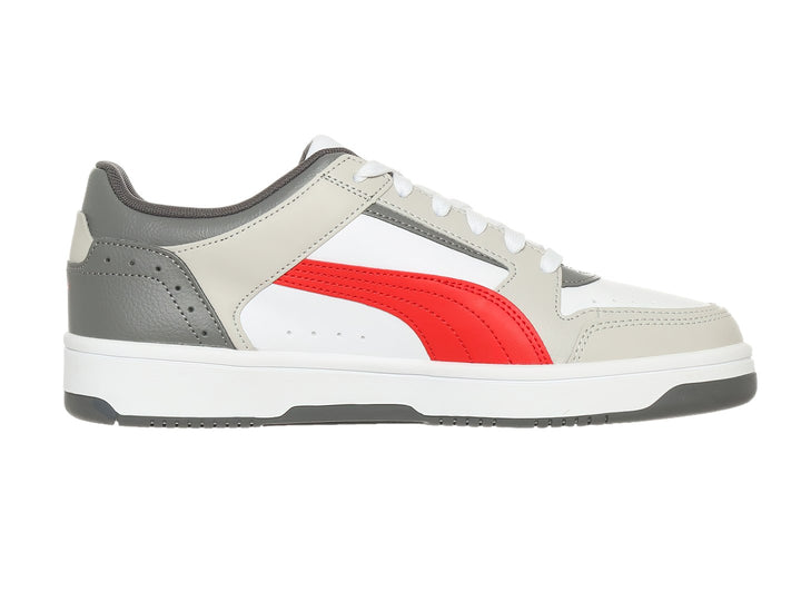 Tenis PUMA Rebound Joy Low en colores blanco, gris y rojo, diseño deportivo de corte bajo.