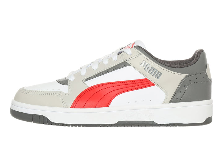 Tenis PUMA Rebound Joy Low en colores blanco, gris y rojo, diseño deportivo de corte bajo.