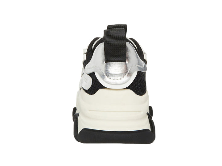 Tenis deportivos chunky para niños en colores blanco, negro y plateado metálico con suela ancha.