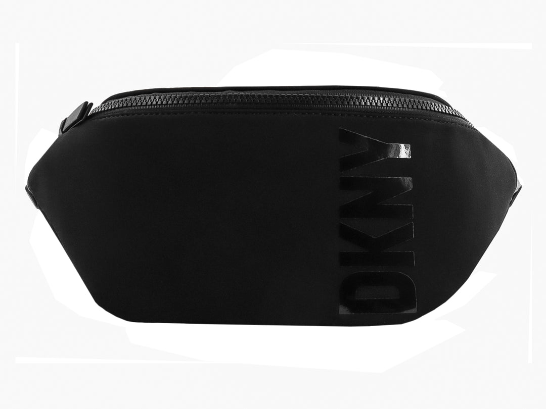 Bolso de hombro DKNY color negro con logotipo en relieve y cierre superior.