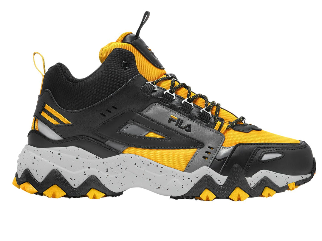 Tenis FILA Oakmont-TR Mid en colores amarillo, negro y gris con suela gruesa y robusta.