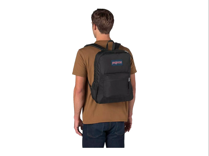 Mochila escolar JanSport color negro con un bolsillo frontal con cierre y un compartimento lateral para botella.