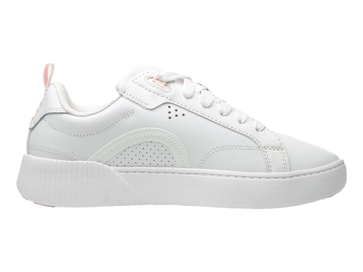 Tenis FILA blancos con detalles en rosa pálido y suela de plataforma blanca.