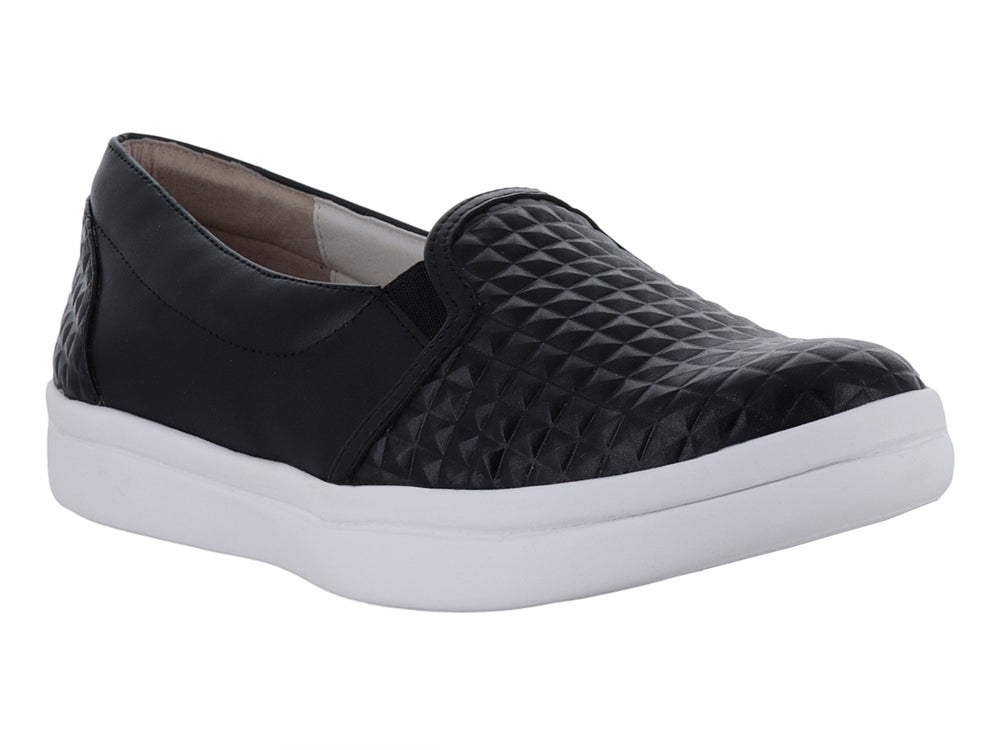 Zapato plano negro con suela blanca y detalles de textura geométrica en la punta y el talón.