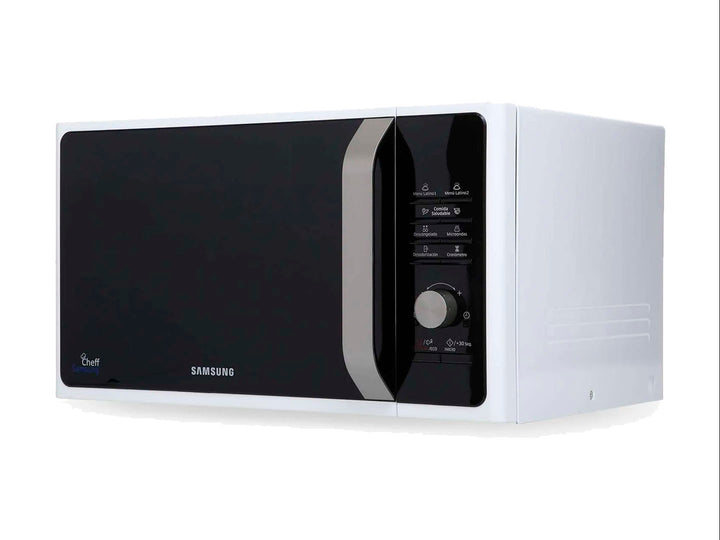 Horno microondas Samsung blanco con frente negro y panel de control digital lateral.