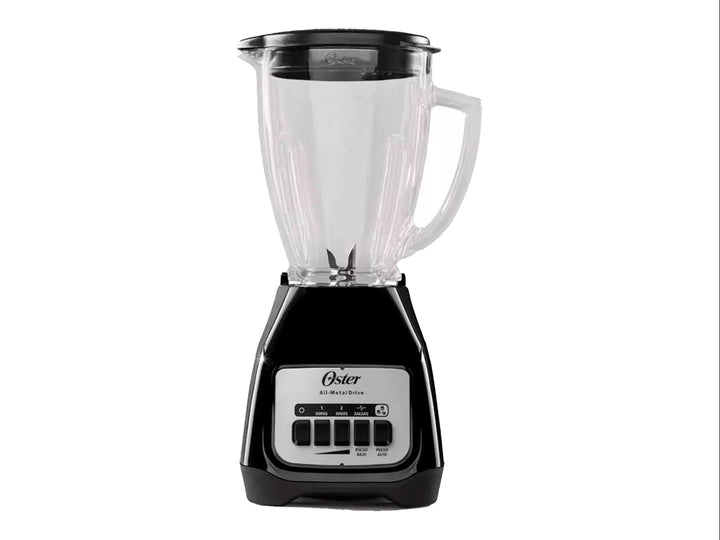 Licuadora Oster de color negro con vaso de vidrio transparente y controles frontales.