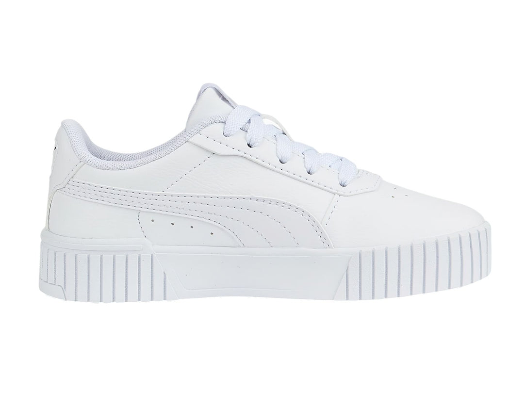 Tenis PUMA Carina 2.0 en color blanco con suela de plataforma.