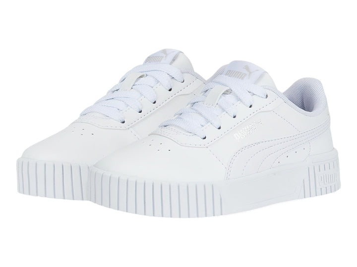 Tenis PUMA Carina 2.0 en color blanco con suela de plataforma.