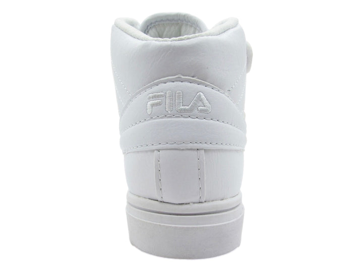 Tenis FILA color blanco estilo bota alta con agujetas y correa de velcro en el tobillo.