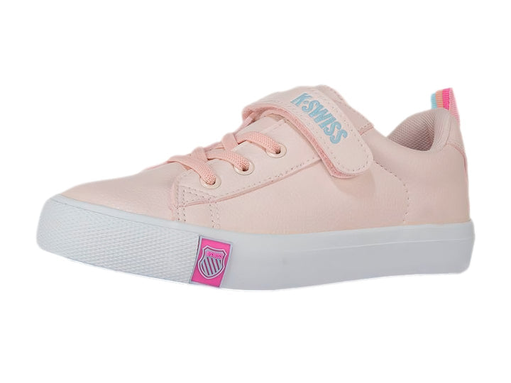 Tenis K-Swiss para niña en color rosa con suela blanca y cierre de correa con velcro.