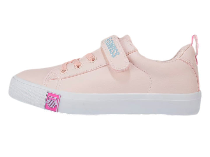 Tenis K-Swiss para niña en color rosa con suela blanca y cierre de correa con velcro.