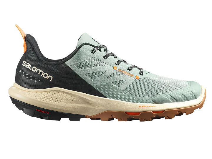 Tenis deportivos Salomon Outpulse en colores gris, beige y naranja con suela rugosa para trail.