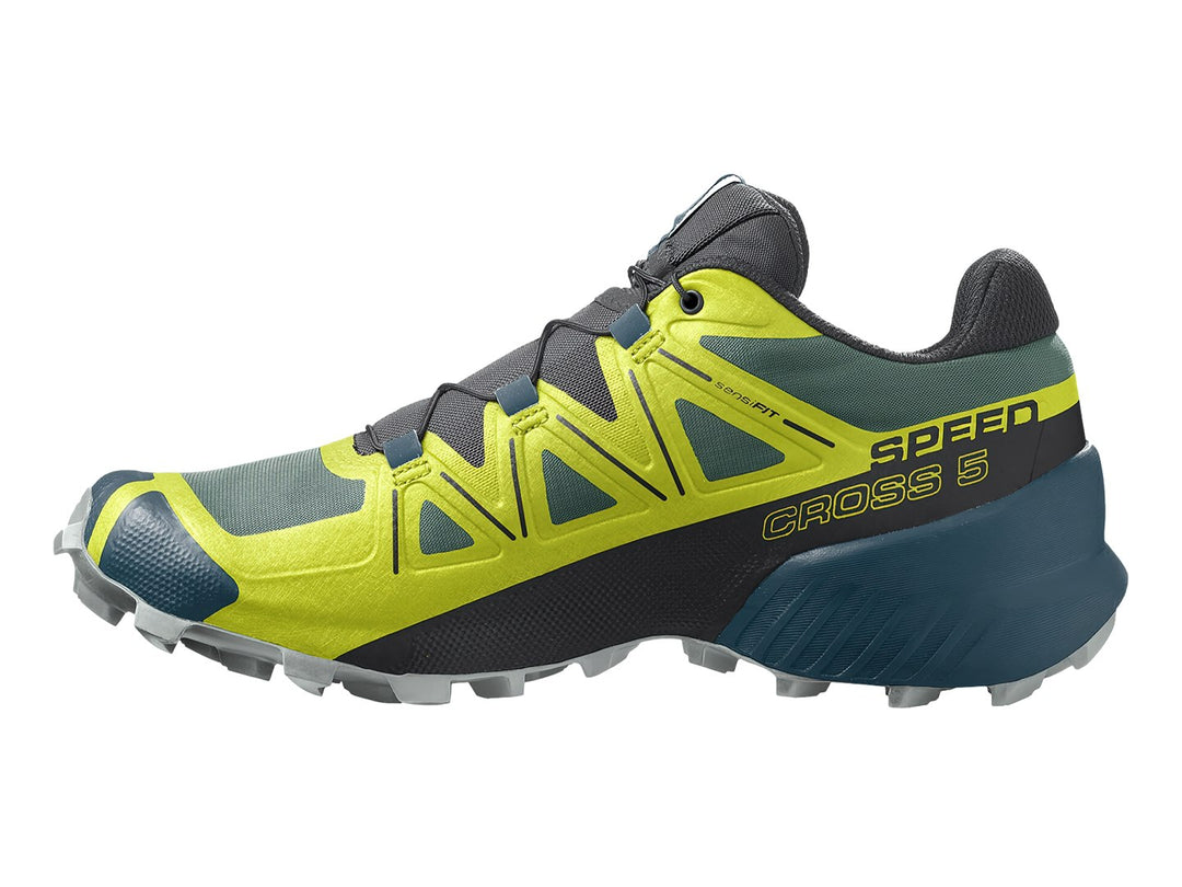 Zapato deportivo Salomon Speedcross 5 en colores verde amarillento y verde oscuro con suela rugosa.