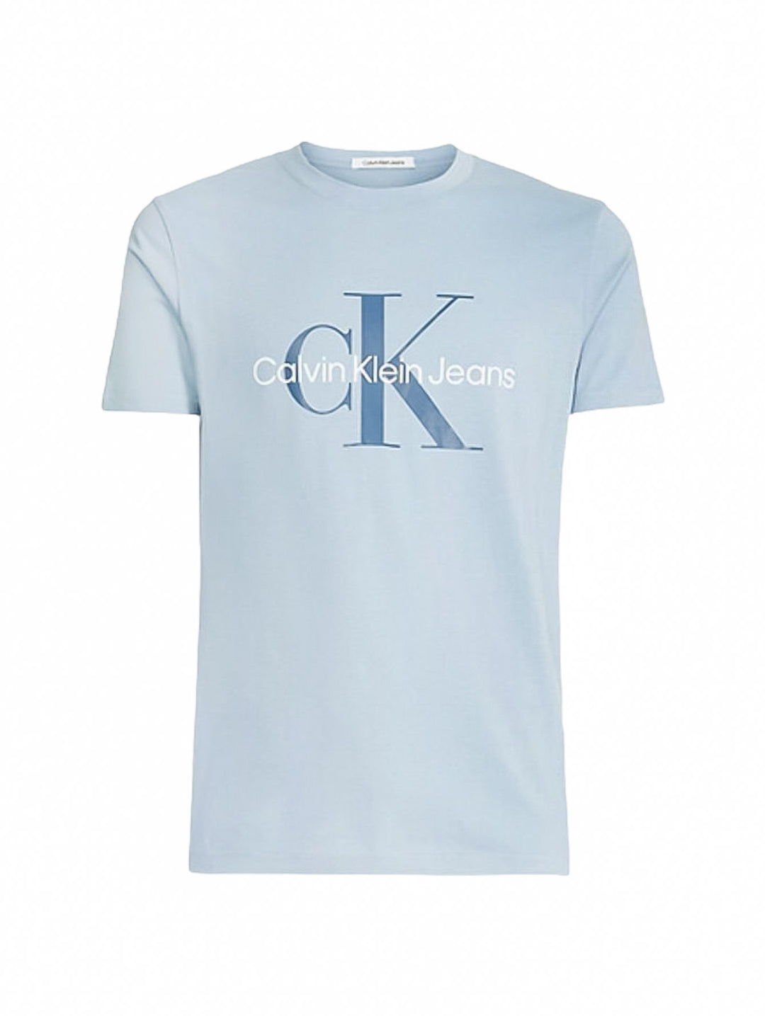 Camiseta de manga corta color azul claro con logotipo de Calvin Klein Jeans en el pecho.