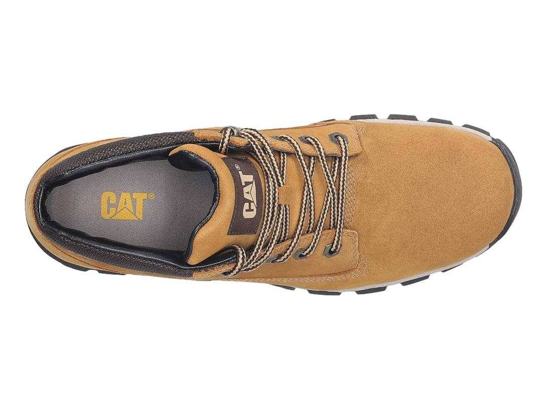 Bota de excursionismo Caterpillar color camel con suela gris y detalles waterproof.