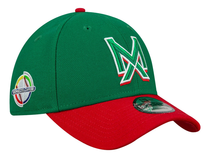 Gorra de béisbol New Era color verde con visera roja y logotipo bordado en el frente.