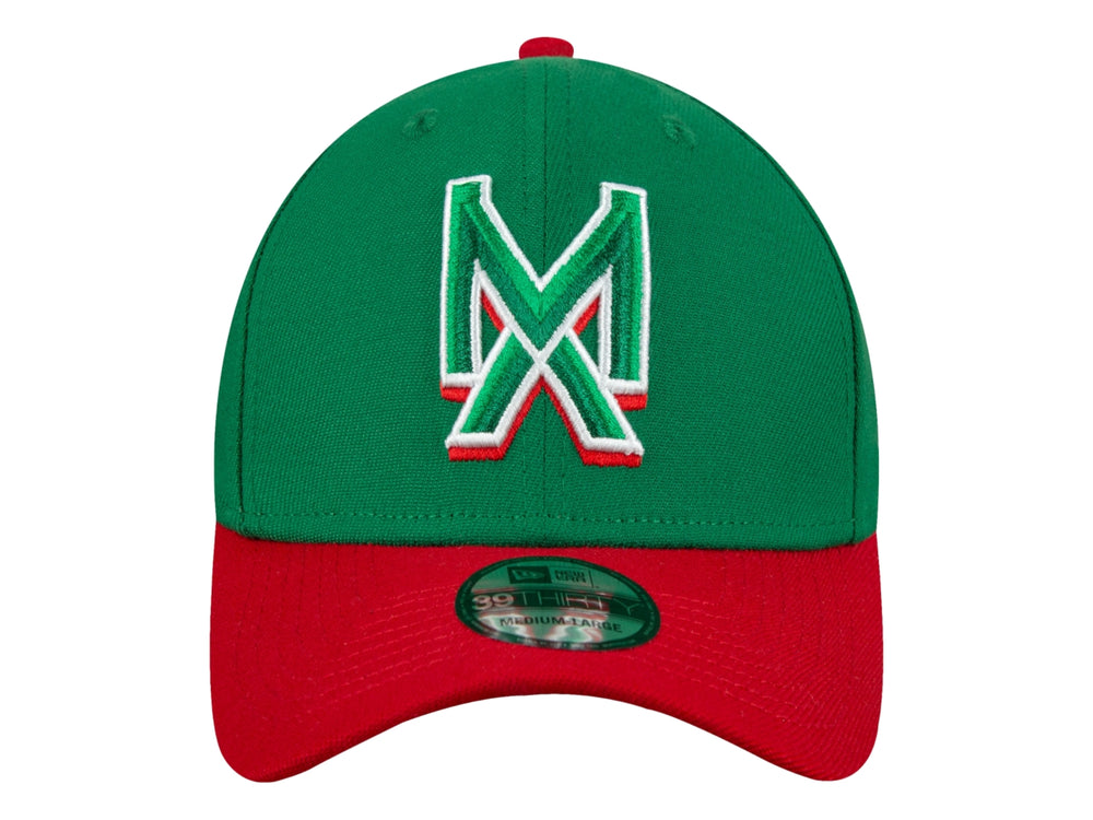 Gorra de béisbol New Era color verde con visera roja y logotipo bordado en el frente.