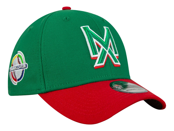 Gorra de béisbol New Era color verde con visera roja y logotipo bordado en el frente.