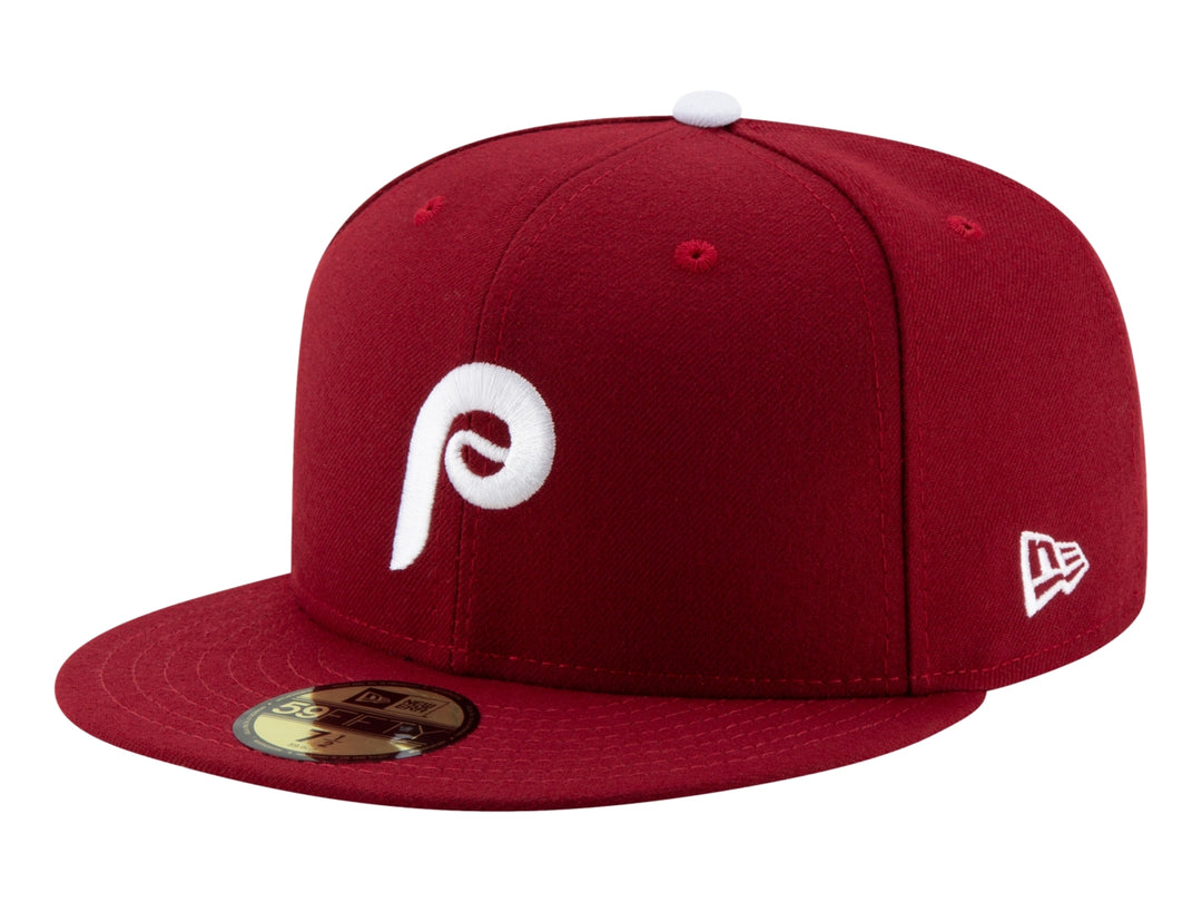 Gorra de béisbol New Era color rojo oscuro con logotipo blanco frontal y visera plana.
