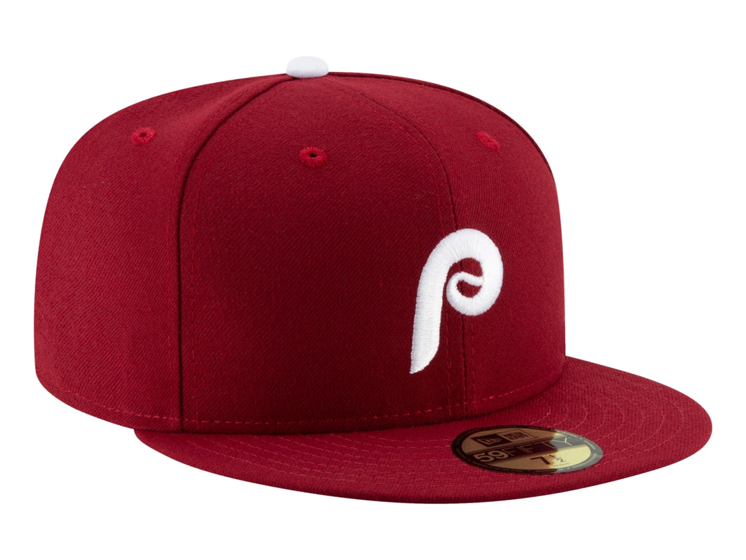 Gorra de béisbol New Era color rojo oscuro con logotipo blanco frontal y visera plana.
