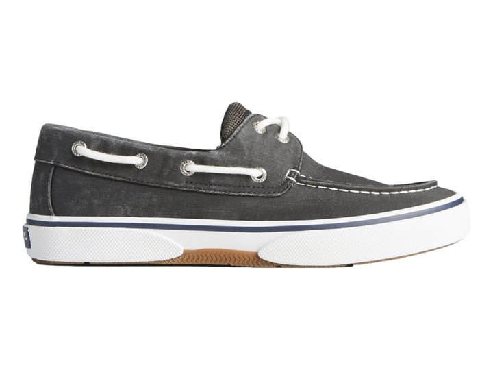 Zapato náutico Sperry de color negro lavado con suela blanca y agujetas blancas.