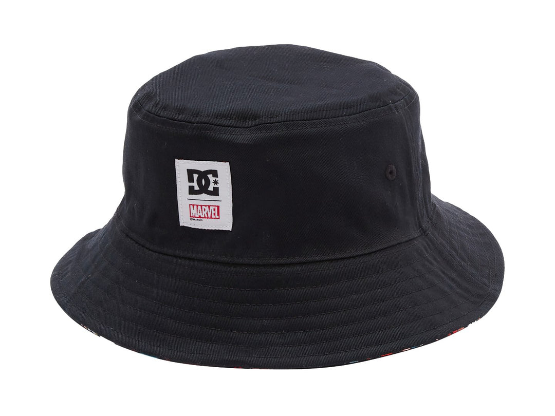 Sombrero tipo bucket negro de DC Shoes con parches frontales de DC y Marvel.