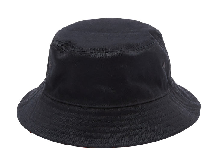 Sombrero tipo bucket negro de DC Shoes con parches frontales de DC y Marvel.