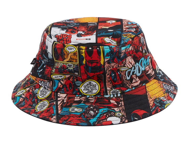 Sombrero tipo bucket negro de DC Shoes con parches frontales de DC y Marvel.
