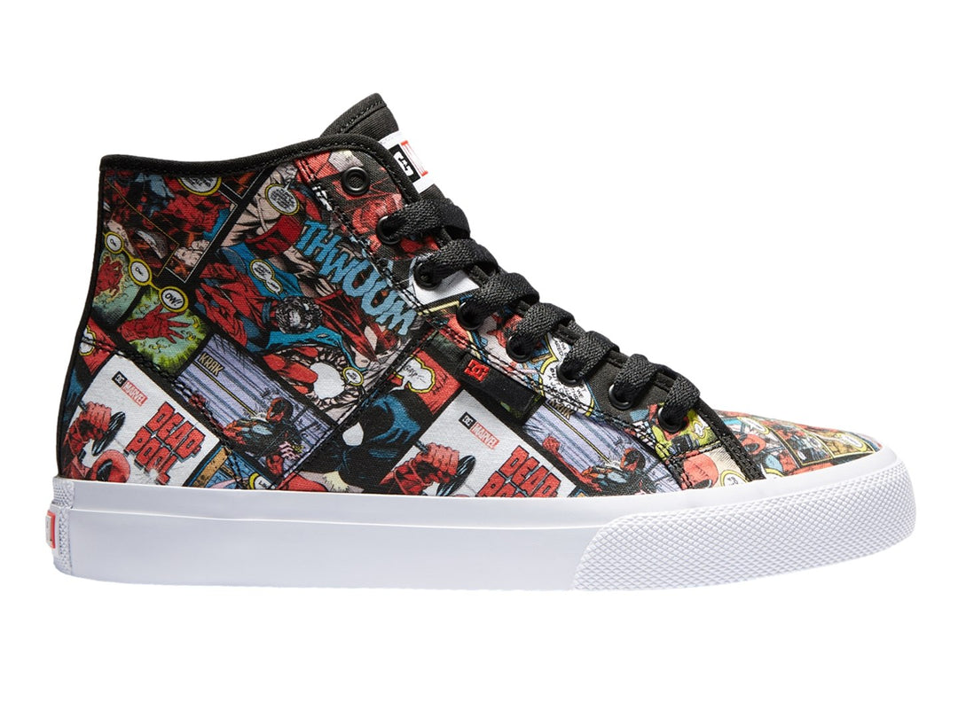 Tenis DC Shoes de corte alto con estampado multicolor de cómics y suela blanca.