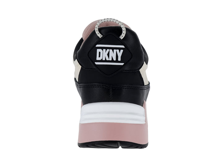 Tenis deportivos DKNY en colores beige, negro y rosa palo con suela blanca y cinta decorativa.