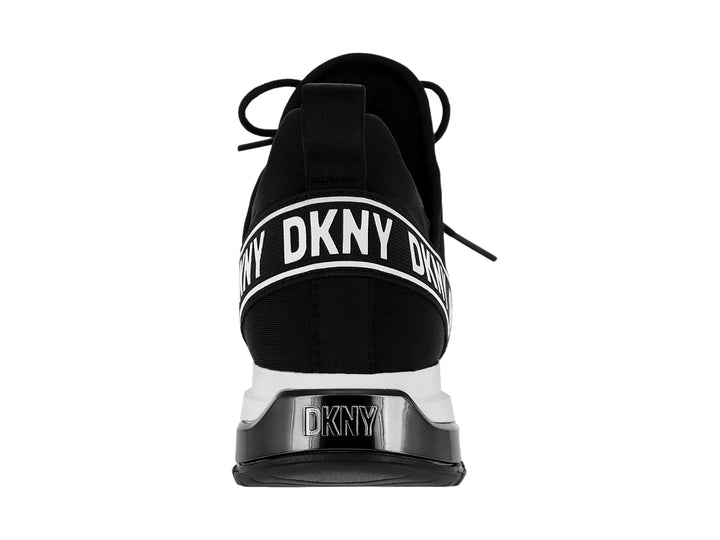 Tenis deportivos DKNY en color negro con detalles y suela blanca, diseño moderno y minimalista.