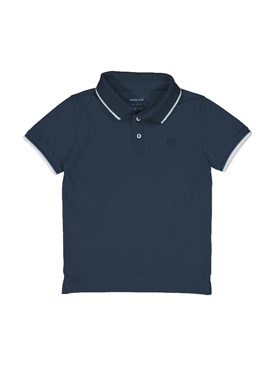 Playera polo color marino para niño con detalles blancos en cuello y mangas.