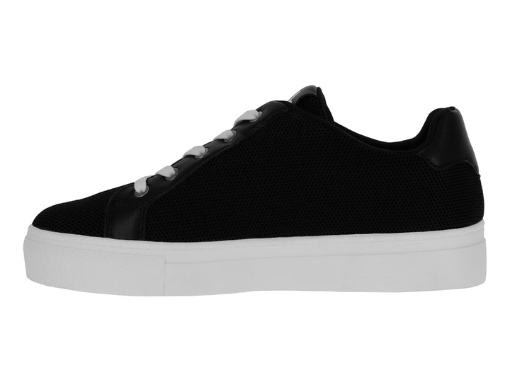Tenis negros Karl Lagerfeld con suela blanca y letras coloridas en pedrería.