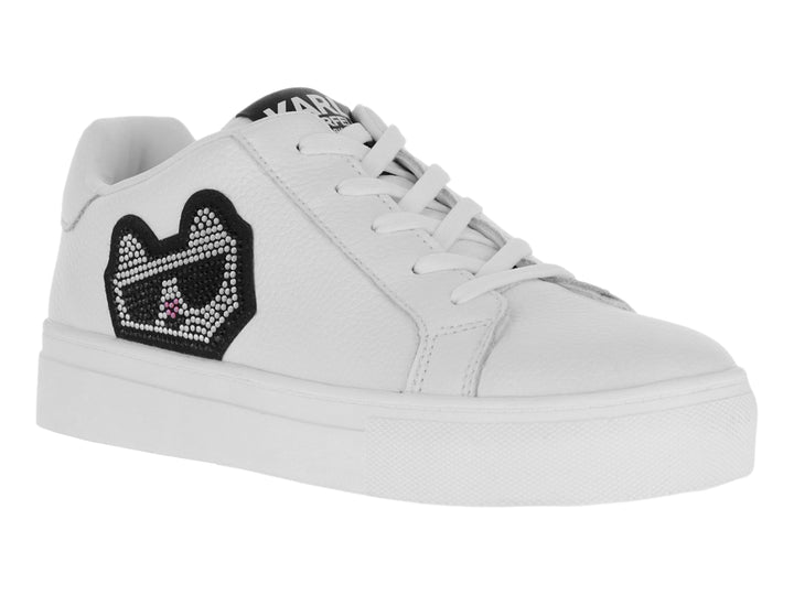 Tenis blancos de corte bajo con un diseño decorativo negro brillante en el lateral.