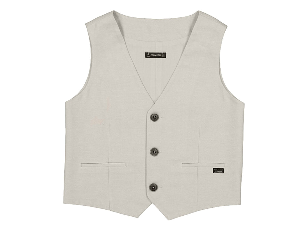 Chaleco formal para niño en color beige tapioca con tres botones oscuros frontales.